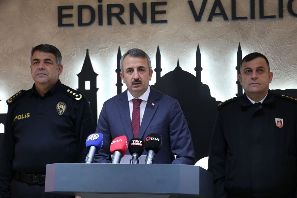 bati sinirina ilk kez duvar onlemiedirnenin yunanistan sinirina bu yil 85 kilometre duvar orulecek pWlyMnUp