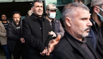 belediyelere kent uzlasisi operasyonunda gozaltina alinan 10 kisi tutuklandi h88FMXrQ
