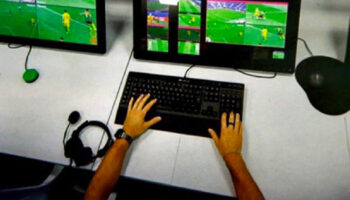 besiktas trabzonspor macinin var hakemi daniel stefanski oldu P3cZJNRr