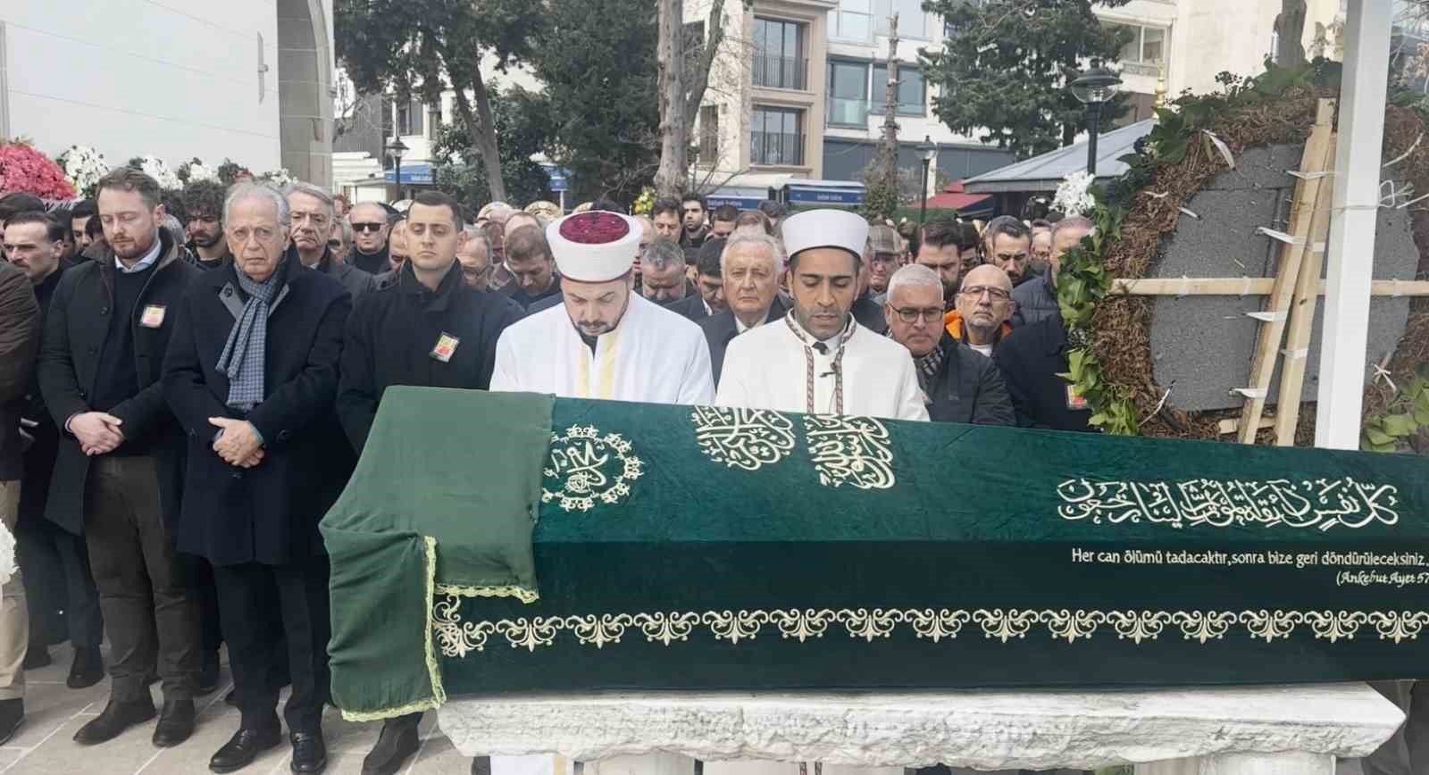 beyhan benardete son yolculuguna ugurlandi cenazesinde golf sopasi detayi 0 A4XnR221