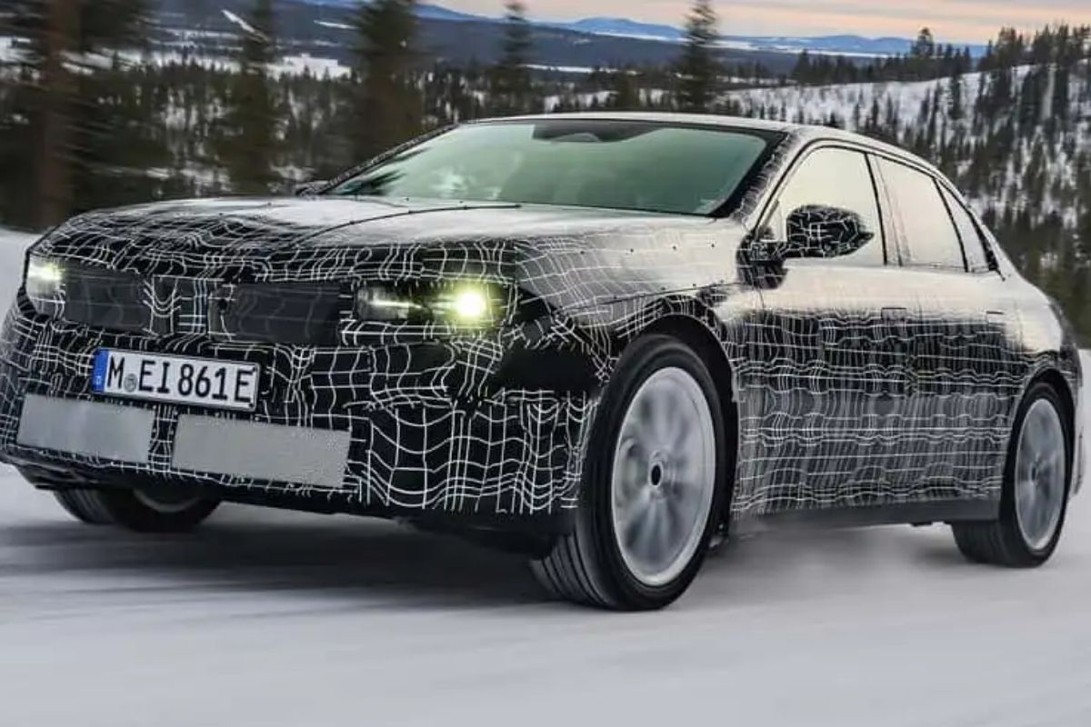 bmw tarihindeki en kapsamli yatirimina hazirlaniyor 40in uzerinde yeni veya guncellenmis arac yollarda olacak MrvpHwyn