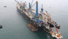 bogaz trafigi cift yonlu kapatilmisti castorone isimli boru doseme gemisi istanbul bogazindan gecti Q8HYDAck