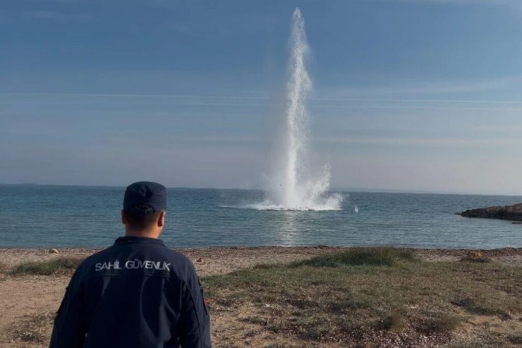 bozcaadada mayin panigi yaklasik 200 kilo patlayici iceren mayin imha edildi dHnTGksq
