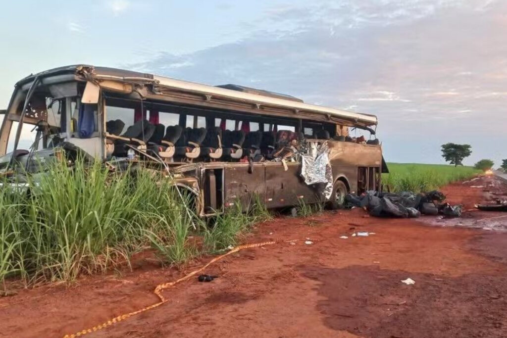 brezilyada universite ogrencilerini tasiyan otobus kaza yapti jvWcvhuk
