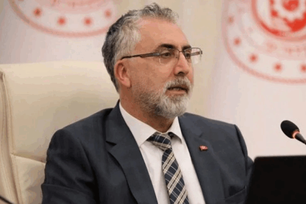 calisma ve sosyal guvenlik bakani vedat isikhan is dunyamizin rekabet gucunu artiracagiz OZj1eqLZ
