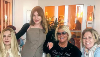 caroline kocun kiz kardesi christina giraudun solugu yakin arkadasi benan ozkan ile miami aldi Z7uiyJ4A