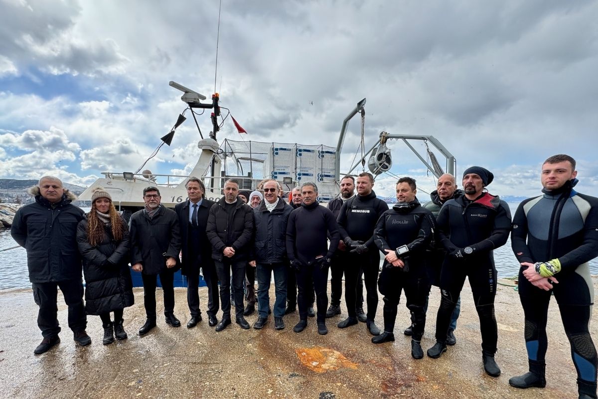 dalgiclar marmara denizinde 18 metre derinlikte yogun musilaj tabakasina rastladi 5 pZcyWDl4