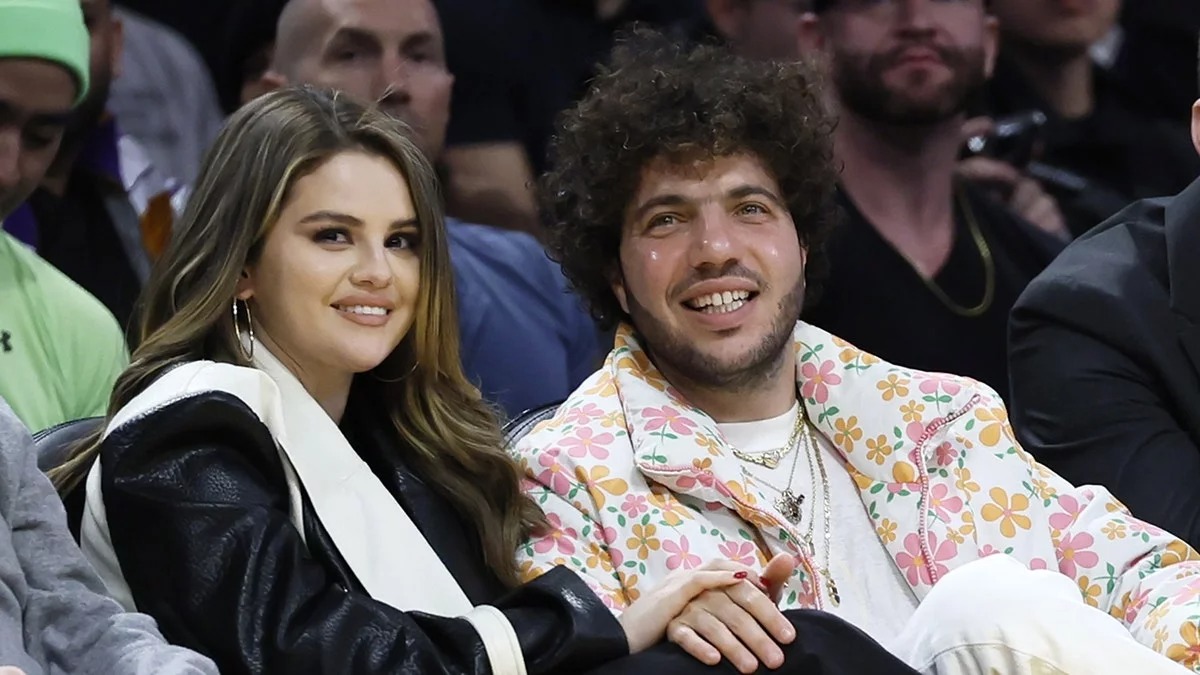 dugunlerini porto rikoda yapacak olan selena gomez ve benny blanco abdnin zenginler semti beverly A2IlN9v7