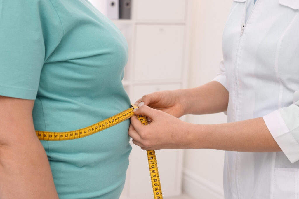 dunya genelindeki yetiskinlerin yarisindan fazlasinin 2050ye kadar obez olacagi ongoruluyor nqB7F77M