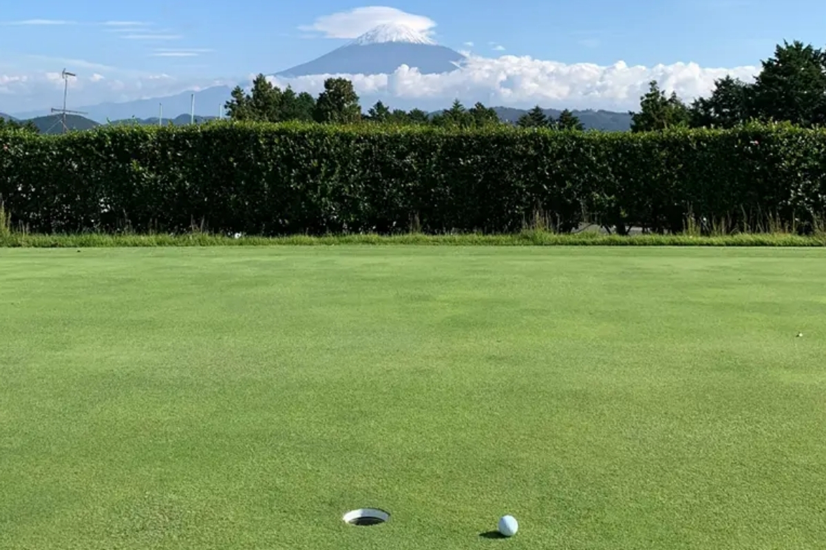dunyanin pek cok ulkesinde 3 4 saat suren golf turlari neden japonyada 6 saat suruyor 2NIMTpKk