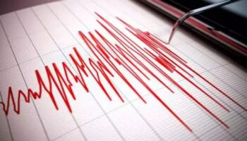 ege denizinde 52 buyuklugunde deprem 8adxzvUn