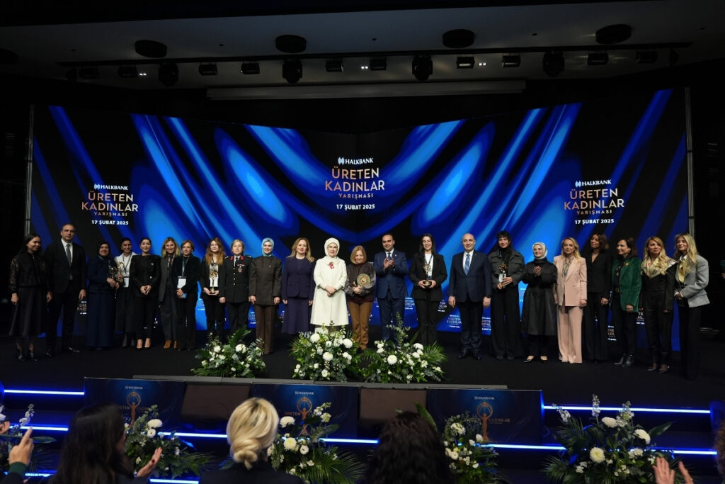 emine erdogan halkbank ureten kadinlar yarismasi odul toreninde konustu R1UwBlVs