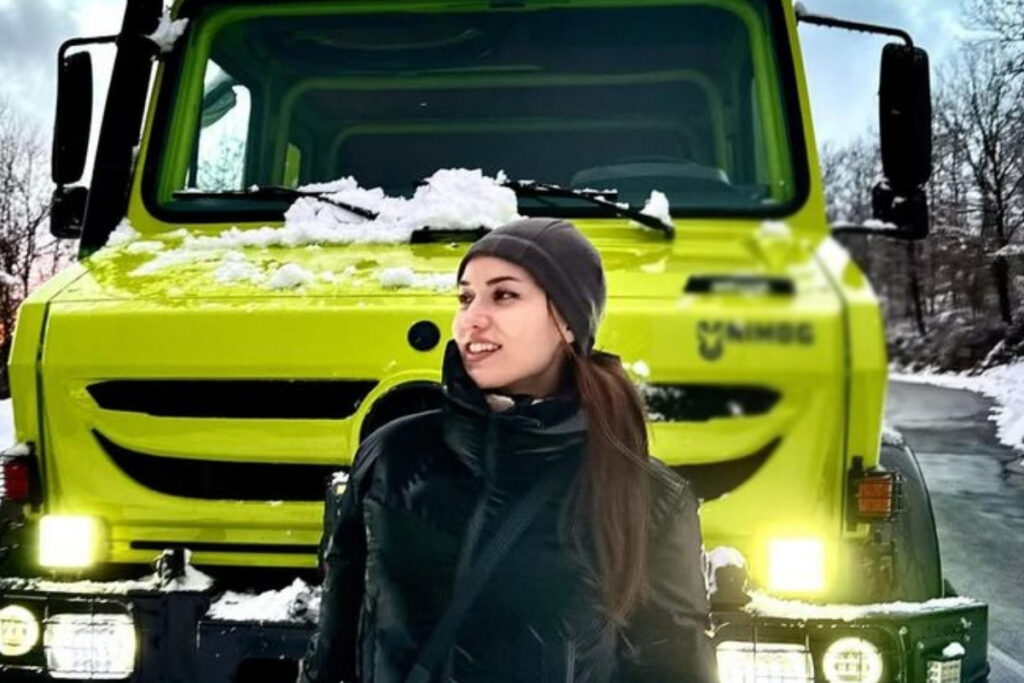 fahriye evcenin 5 milyonluk luks araci sosyal medyada gundem oldu 7MOu7J6Y