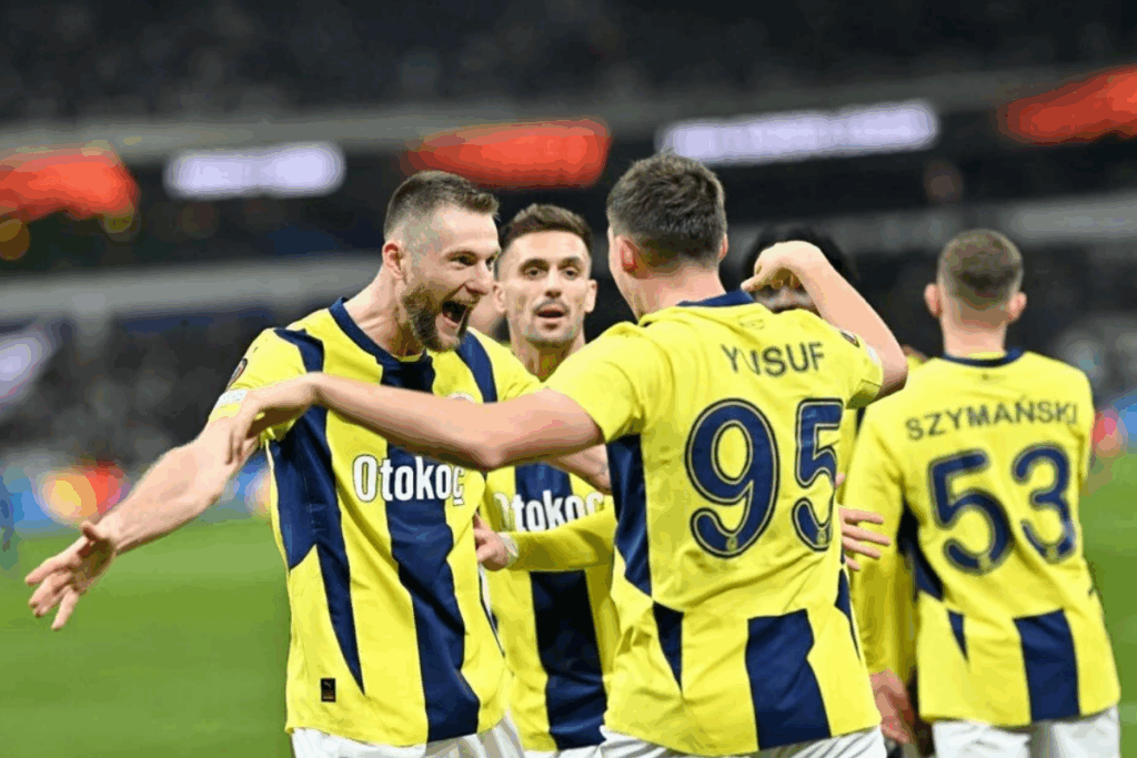 fenerbahce antalyasporu 3 0 maglup etti galatasaray ile puan farkini 4e dusurdu FYcdJnJs