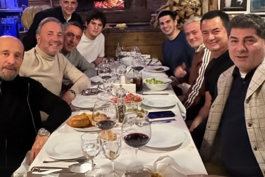 fenerbahceli yoneticiler galatasaray derbisi oncesinde balikcida bulustu yUMZJj3v