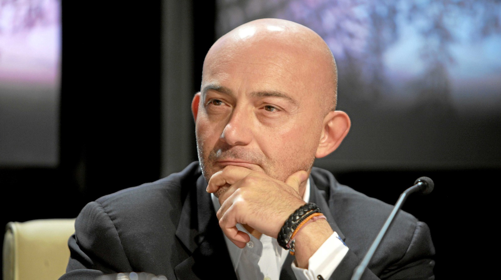 ferit sahenk atinadaki astir palace otelindeki hisselerini 150 milyoneuroyasatti 0 AhKWUwXH