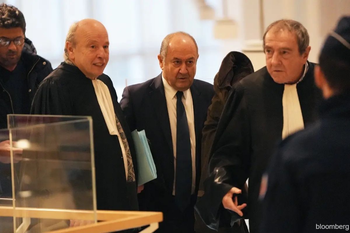 fransanin eski istihbarat sefi bernard squarcini lvmh adina yasadisi faaliyetlerden 4 yil hapis cezasi S9m9NCkO
