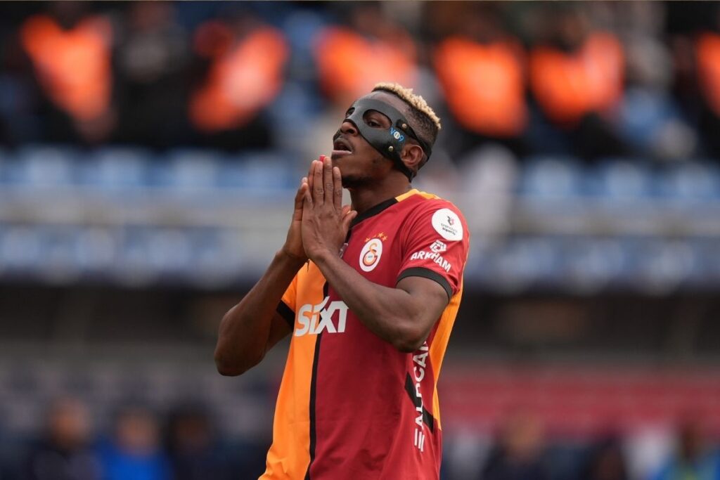 galatasaray kasimpasa ile 3 3 berabere kalarak sampiyonluk yarisinda darbe aldi RbzSTmxV