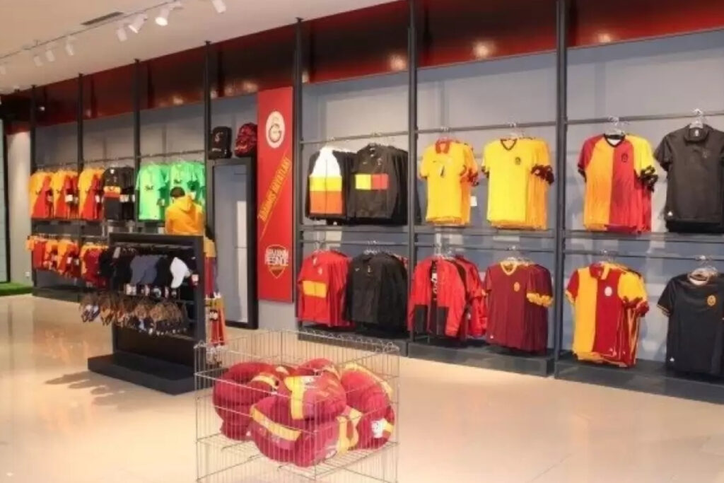 galatasaray store 2024 2025 sezonunda 95 milyon euro ciro beklentisiyle kulube onemli bir gelir kapisi rMrca3Pq