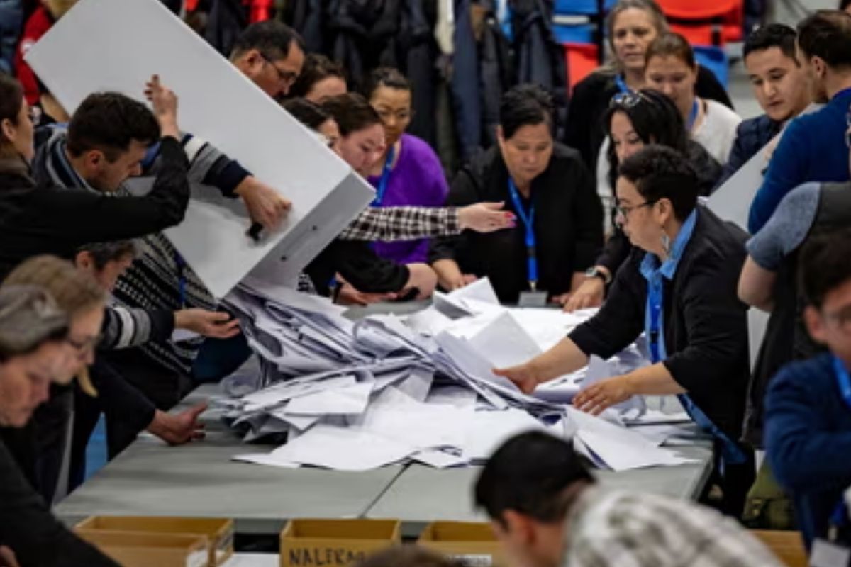 gronlandda secim zaferi trumpin vaatlerine tepki gostermesiyle oylari hizla artan bagimsizlik yanlisi demokraatit partisinin Fa3cr6UD