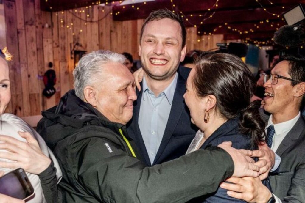 gronlandda secim zaferi trumpin vaatlerine tepki gostermesiyle oylari hizla artan bagimsizlik yanlisi demokraatit partisinin k8aTAD2W