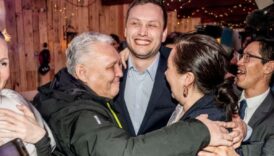 gronlandda secim zaferi trumpin vaatlerine tepki gostermesiyle oylari hizla artan bagimsizlik yanlisi demokraatit partisinin k8aTAD2W