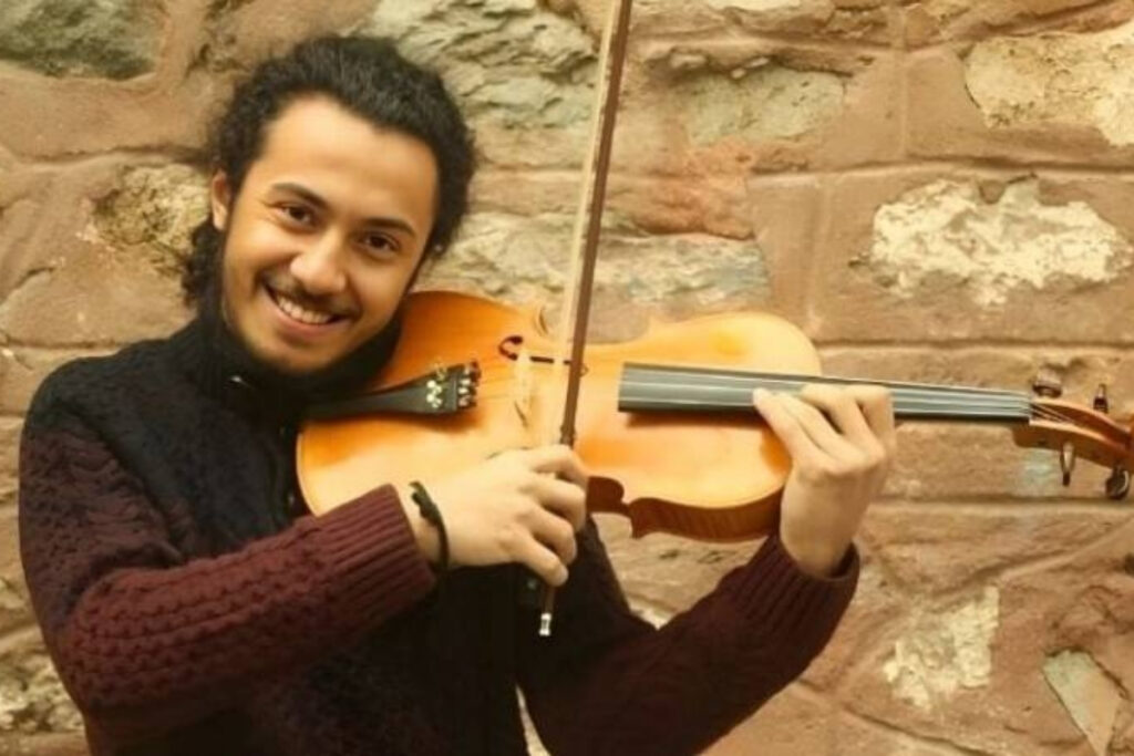 grup abdalin kemancisi cem gulgel 23 yasinda kalp krizi nedeniyle hayatini kaybetti yfenfbVl