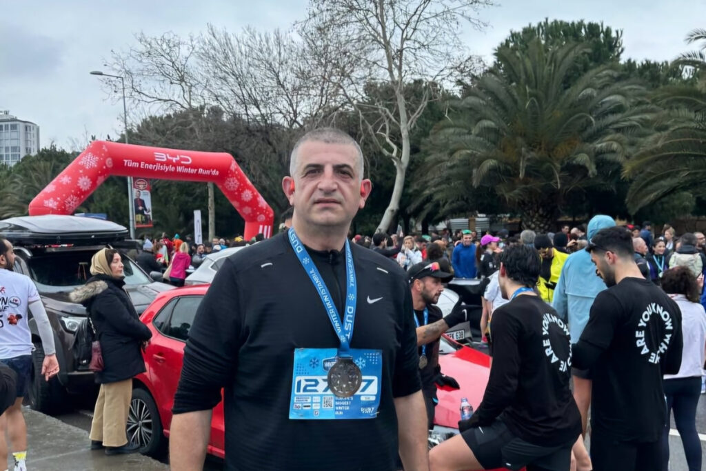 haluk bayraktar kis maratonunda 10 kilometre kostu naUwyCPN