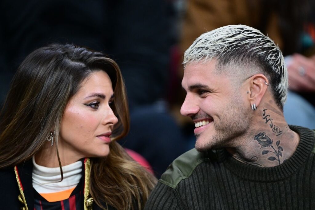 icardi sevgilisi china suarez ile birlikte galatasaray fenerbahce derbisinde tribundeydi j3P88tYR