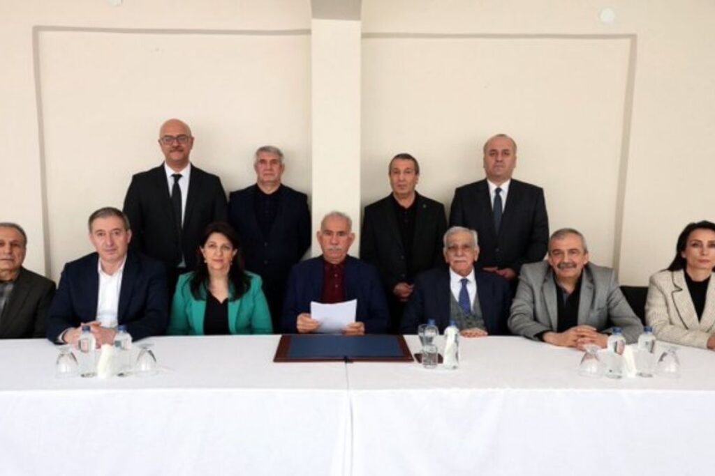 imrali heyeti abdullah ocalanin mektubunu kamuoyu ile paylasiyor vJqXDppN
