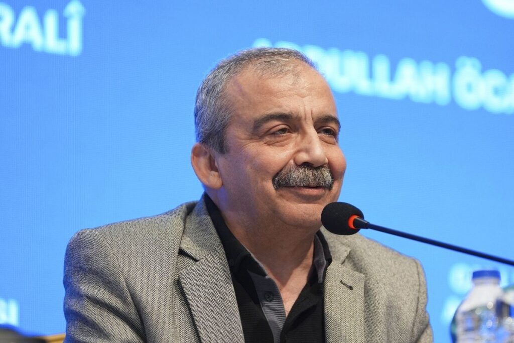 imrali heyetinde yer alan sirri sureyya onder teror orgutu elebasi ocalanin hicbir sarti olmadigini 2Tzr9O5A