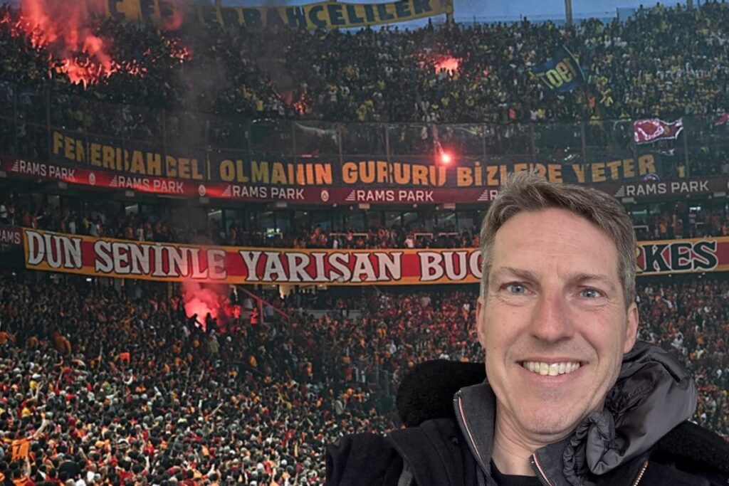 ingiliz gazeteci andy mitten rams parkta izledigi galatasaray fenerbahce macini yazdi kotu bir DJwZk3hl