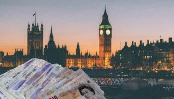 ingiliz patronlarin kiyim karari son 10 yilin en buyuk isten cikarmalarina hazirlaniyorlar 3V944Hpe