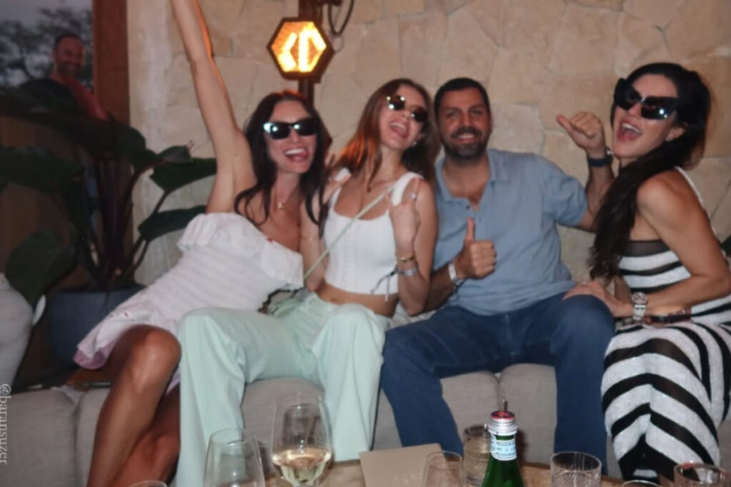is insani baran suzer miamide uc ukraynali ile poz verdi KqFSUiFS