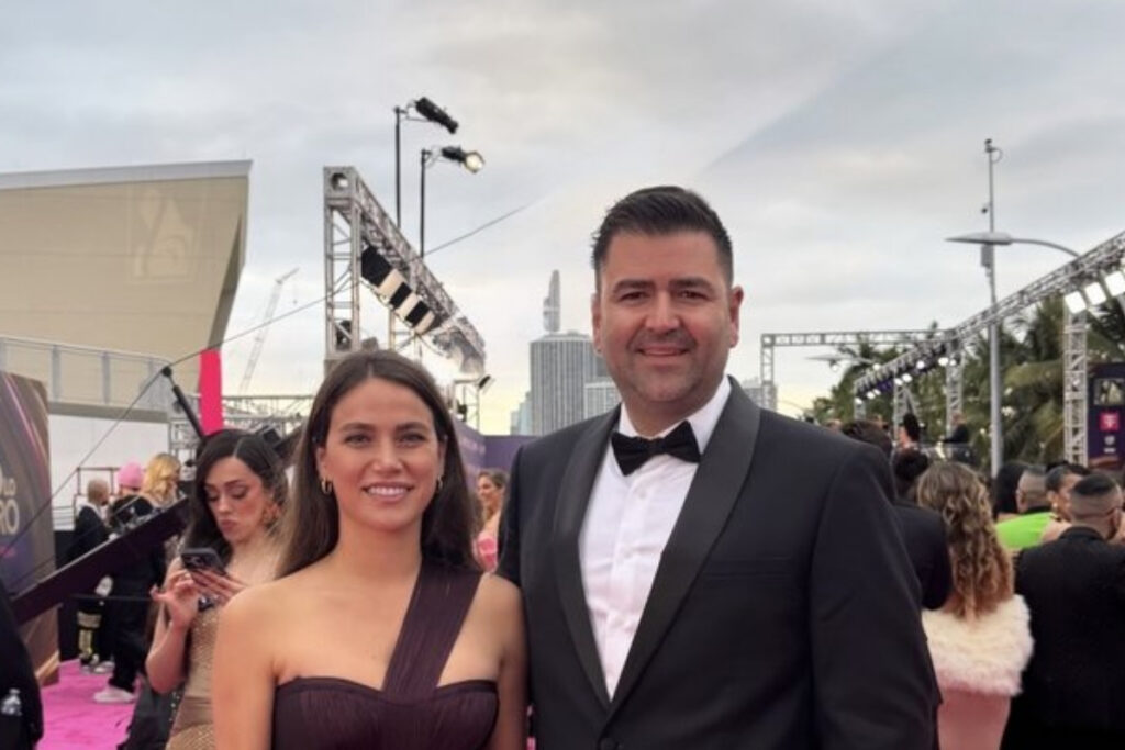is insani bugra toplusoy ve oyuncu esi ceyda ates toplusoyun odul toreni sikligi w8DHFPBp