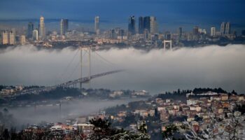 istanbulda gemi trafigi sis nedeniyle cift yonlu olarak askiya alindi idyqW6xi