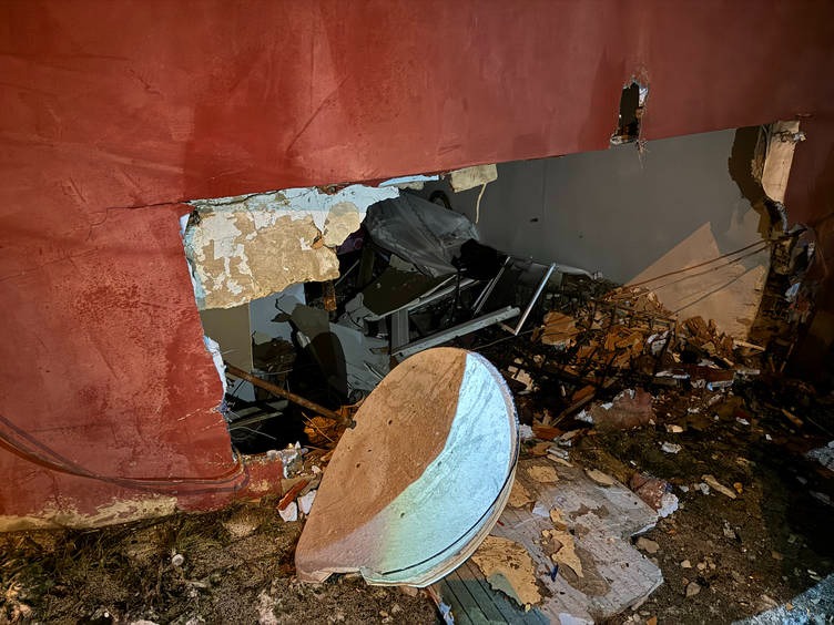 istanbulda kar yagisi araliklarla surerken bazi ilcelerde buzlanma meydana geldi 1 Rp5Xyn2c