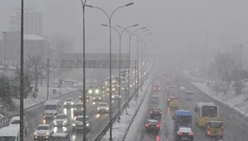 istanbulda kar yagisi nedeniyle trafik yogunlugu yuzde 83e cikti bZM8p7du