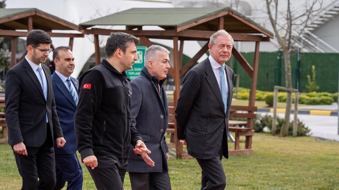 italyan savunma devi leonardo baykar tesislerini dolasti ziyarete turk ve italyan bakanlar da eslik Tdi3L5Ui
