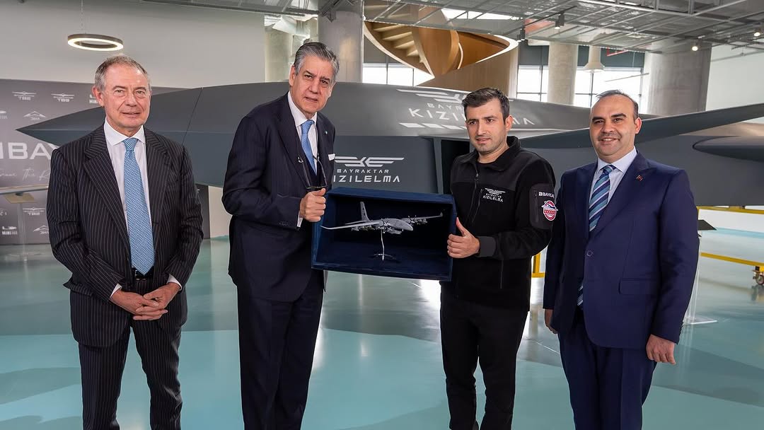 italyan savunma devi leonardo baykar tesislerini dolasti ziyarete turk ve italyan bakanlar da eslik fSge4T8b