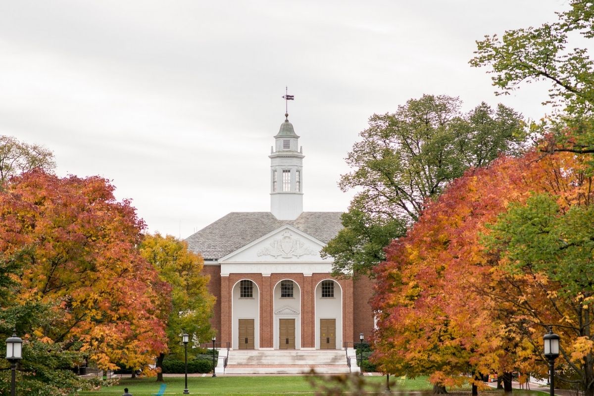 johns hopkins universitesi trump yonetiminin hibe kesintisinin ardindan 2 bin kisiyi isten cikardi 1 zIdcEMdR