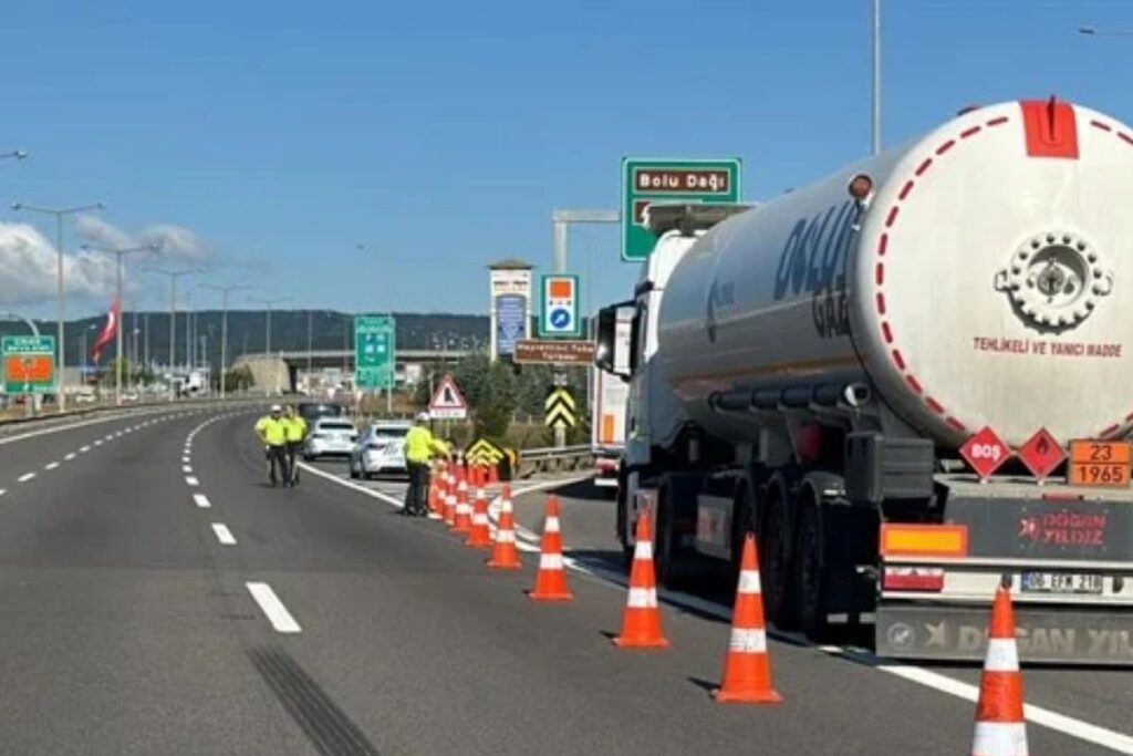 karayollarinda kar yasaklari bitti agir tasitlar ve motosikletlerin trafige cikisi artik serbest ilWniPdl