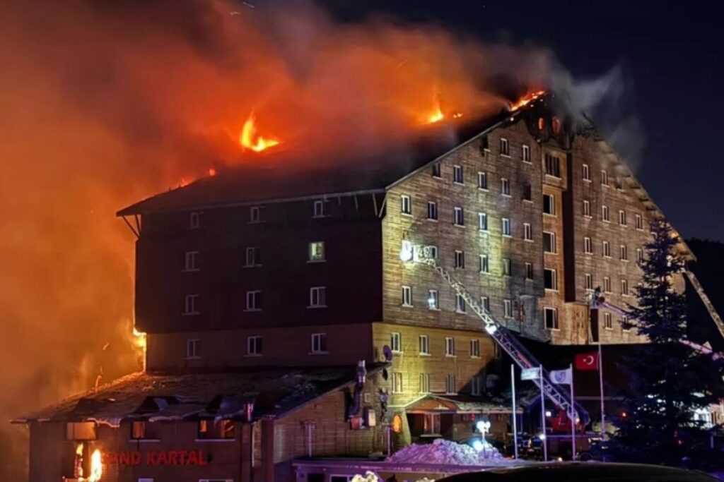 kartalkayada 78 kisinin hayatini kaybettigi otel yanginina jandarma 4 saglik ekipleri 46 itfaiye 57 wBRVS3wT