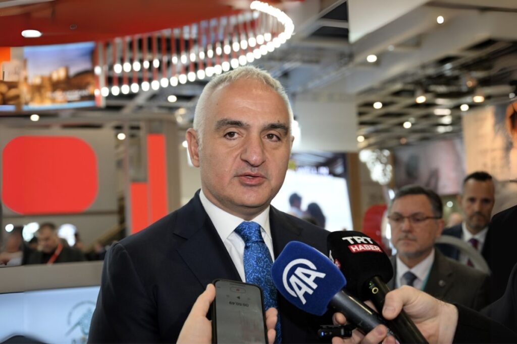 kultur ve turizm bakani mehmet nuri ersoy turizmde hedef 65 milyon ziyaretci ve 64 DDrRqXVq