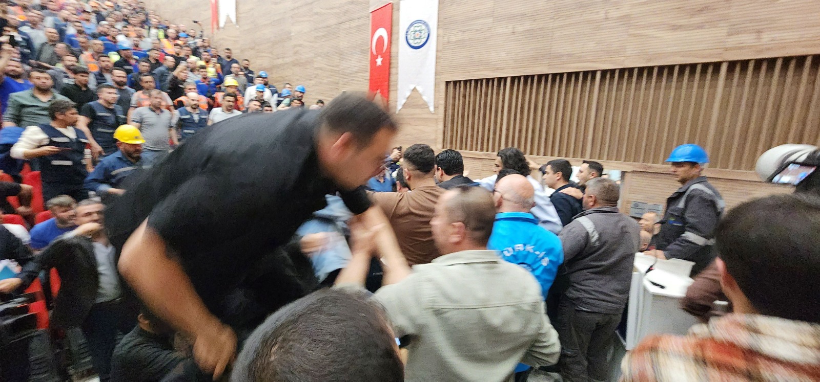 maden iscileri mugla buyuksehir belediye baskani ahmet arasi ataturke sikayet etti 1 K56PDV86