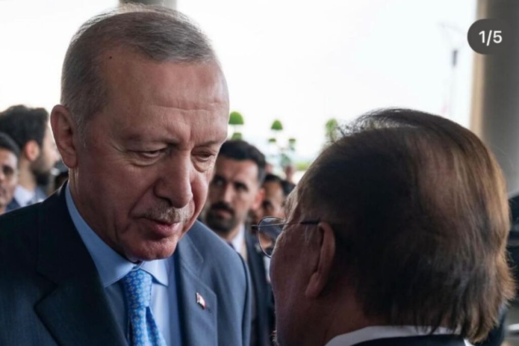 malezya basbakani enver ibrahim cumhurbaskani erdogana irem dericinin sarkisiyla tesekkur etti YYhQh5Yd