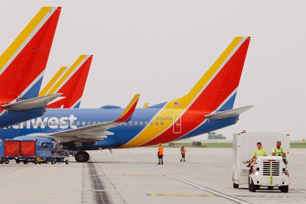 mali acidan zor zamanlar geciren abdli havayolu devi southwest airlines 1750 kisiyi isten cikartma NQZr89tV