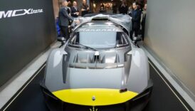 maserati monacoda yeni showroomunu 730 beygir gucunde yalnizca pistte kullanilan maserati mcxtremayi tanitarak acti eISlECp5