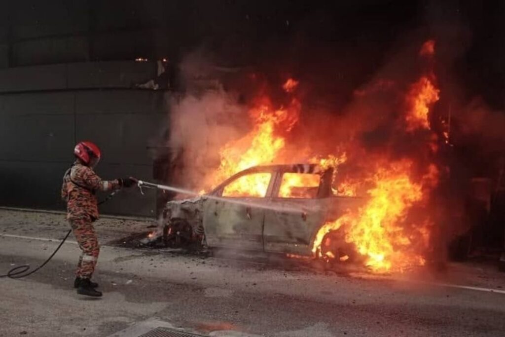 mercedes elektrikli suvlarinda yangin tehlikesi oldugu icin abdde 7 binden fazla aracini geri cagirdi GIF2PS6u