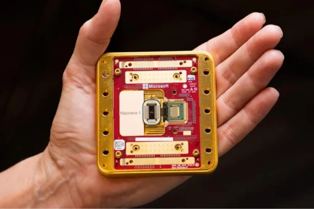 microsoft majorana 1 cipini tanitti guclu kuantum bilgisayarlari on yillar degil yillar icinde ortaya BswCOwny